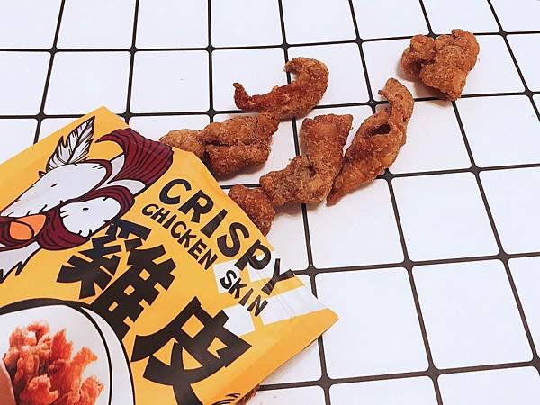 【開箱】台灣炸雞皮經脆脆（新鮮雞皮製作保留現炸鹽酥雞口感）宵夜、零食、下酒菜就靠它。雞皮控們快買起來～肯德基炸雞皮沒跟到也不用哭哭啦！－經脆脆炸雞皮（白胡椒 / 嗆辣芥末）