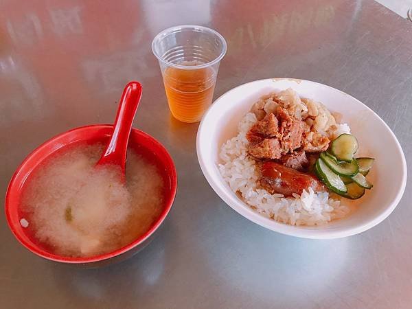 【彰化美食】親切便宜又好吃的彰化爌肉飯。銅板價就能吃飽飽的平價小吃 － 阿政爌肉燒肉飯