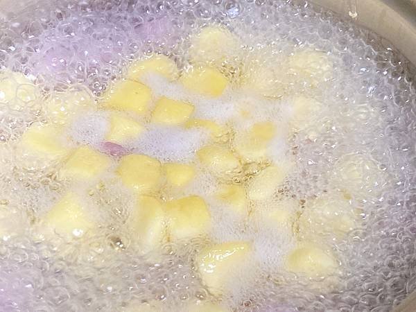 【開箱】冷凍宅配炸物開箱 / 地瓜薯條開箱。冷凍地瓜圓宅配。氣炸鍋地瓜薯條首選瓜瓜園（宅配炸物推薦 / 聚會點心推薦 / 冷凍薯條推薦 / 宵夜薯條推薦 / 冷凍芋圓推薦 / 瓜瓜園評價）－ 瓜瓜園脆皮地瓜薯條、派對三薯、芋見地瓜圓