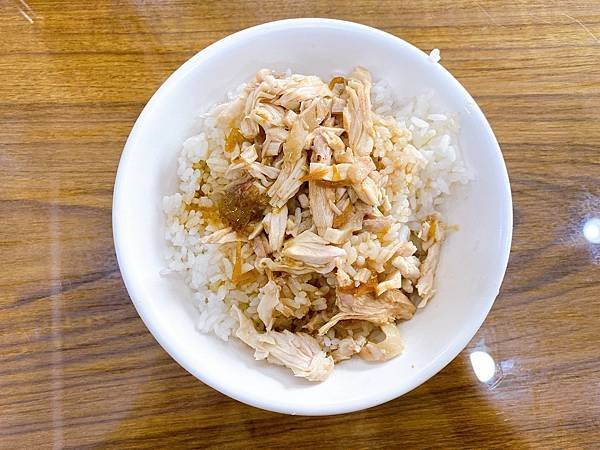 【嘉義美食】嘉義西區美食 / 嘉義市美食。嘉義好吃雞肉飯。態度親切 CP 值高（附完整菜單） － 嘉義東門雞肉飯（新民店）.jpg