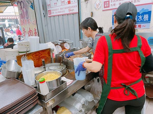 【高雄美食】網友推薦旗津老街必吃美食＆高雄人氣小吃。滑潤酥脆特別口感的赤肉羹 － 不一樣赤肉羹