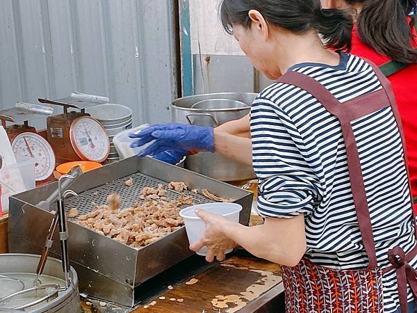 【高雄美食】網友推薦旗津老街必吃美食＆高雄人氣小吃。滑潤酥脆特別口感的赤肉羹 － 不一樣赤肉羹