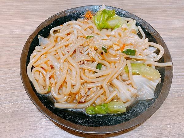 【台中美食】台中人氣日式創意料理。一起來嚐鮮網友大推的芋泥壽司卷與生魚片丼飯！ － 武藏亭日本料理