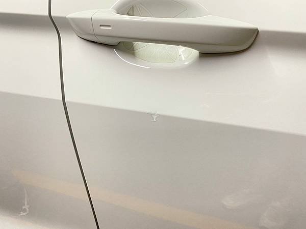 【生活】苗栗地區汽車凹痕修復推薦。車門小酒窩、車體鈑金凹痕處理交給 PDR微鈑金修復專家。價格實在、服務用心 － 中苗地區吉米微鈑金凹痕處理專家（吉米汽車凹痕修復中心苗栗復興店）