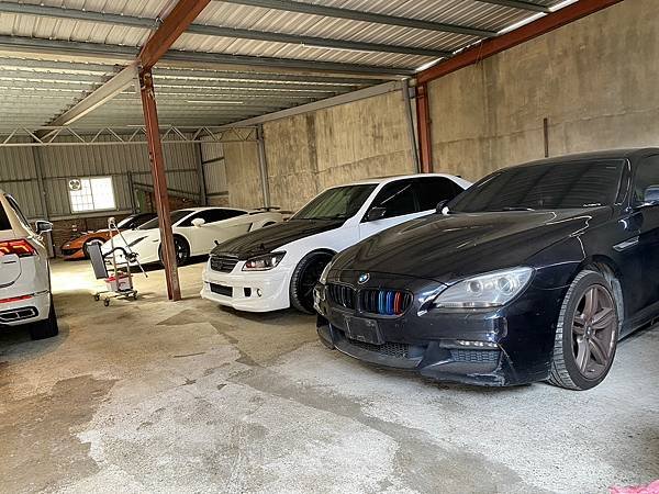 【生活】苗栗地區汽車凹痕修復推薦。車門小酒窩、車體鈑金凹痕處理交給 PDR微鈑金修復專家。價格實在、服務用心 － 中苗地區吉米微鈑金凹痕處理專家（吉米汽車凹痕修復中心苗栗復興店）