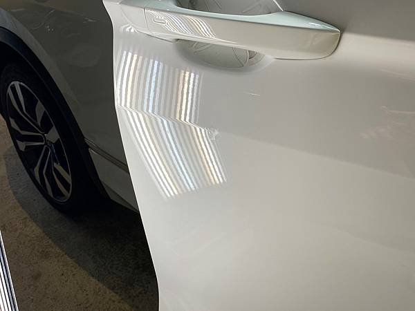 【生活】苗栗地區汽車凹痕修復推薦。車門小酒窩、車體鈑金凹痕處理交給 PDR微鈑金修復專家。價格實在、服務用心 － 中苗地區吉米微鈑金凹痕處理專家（吉米汽車凹痕修復中心苗栗復興店）