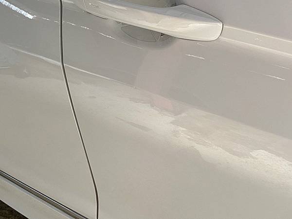 【生活】苗栗地區汽車凹痕修復推薦。車門小酒窩、車體鈑金凹痕處理交給 PDR微鈑金修復專家。價格實在、服務用心 － 中苗地區吉米微鈑金凹痕處理專家（吉米汽車凹痕修復中心苗栗復興店）