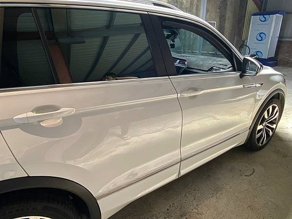 【生活】苗栗地區汽車凹痕修復推薦。車門小酒窩、車體鈑金凹痕處理交給 PDR微鈑金修復專家。價格實在、服務用心 － 中苗地區吉米微鈑金凹痕處理專家（吉米汽車凹痕修復中心苗栗復興店）