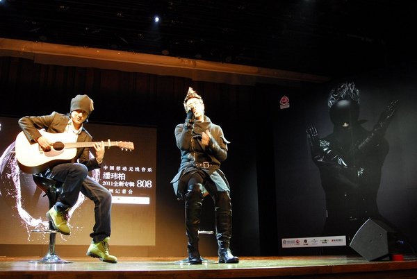 演唱方大同作曲的〈小小螞蟻〉.jpg