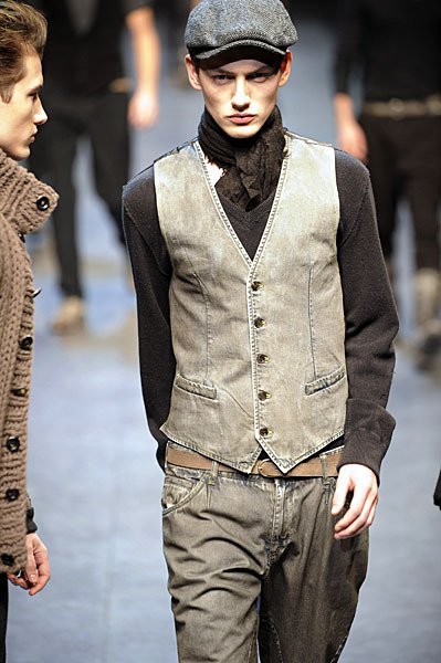 Dolce &amp; Gabbana FW10 - runway - Jakob Hybholt