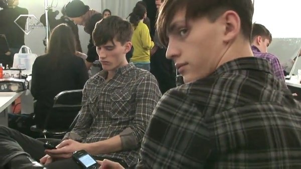 fashiontv___FTV.com_-_MILAN_MAN_F_W_10-11_-_BURBERRY_BACKSTAGE-1.flv_000046113.jpg