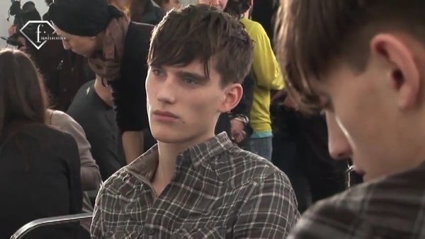 fashiontv___FTV.com_-_MILAN_MAN_F_W_10-11_-_BURBERRY_BACKSTAGE-1.flv_000047414.jpg