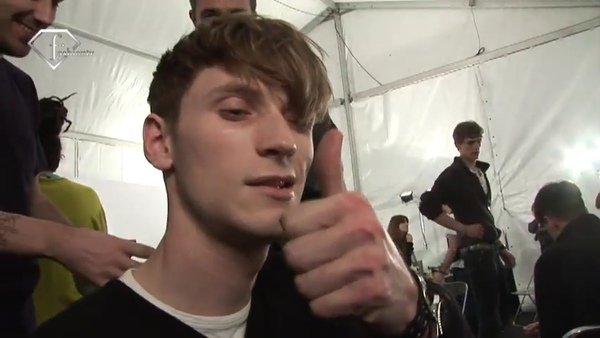 fashiontv___FTV.com_-_MILAN_MAN_F_W_10-11_-_BURBERRY_BACKSTAGE-1.flv_000127027.jpg