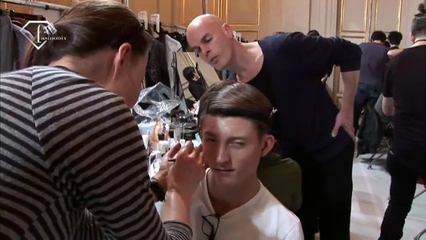 - PARIS MEN Fall - Winter 10 11 - DRIES VAN NOTEN BACKSTAGE.flv_000050417.jpg