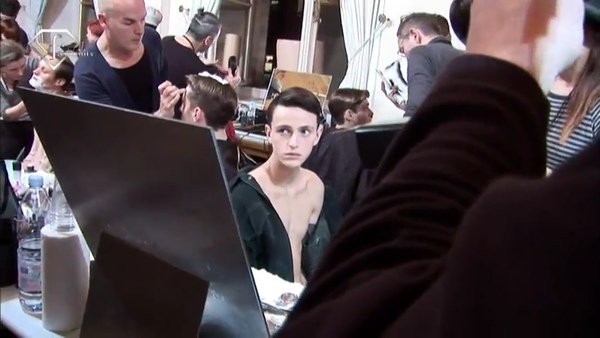 - PARIS MEN Fall - Winter 10 11 - DRIES VAN NOTEN BACKSTAGE.flv_000078178.jpg