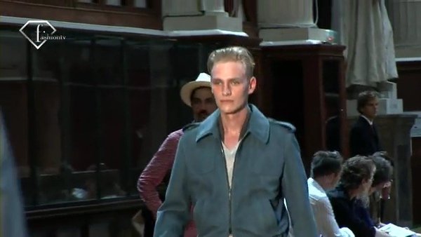 fashiontv_FTV_com_-_PARIS_MEN_S_S_2011_-_CERRUTI_BACKSTAGE.flv_000014880.jpg