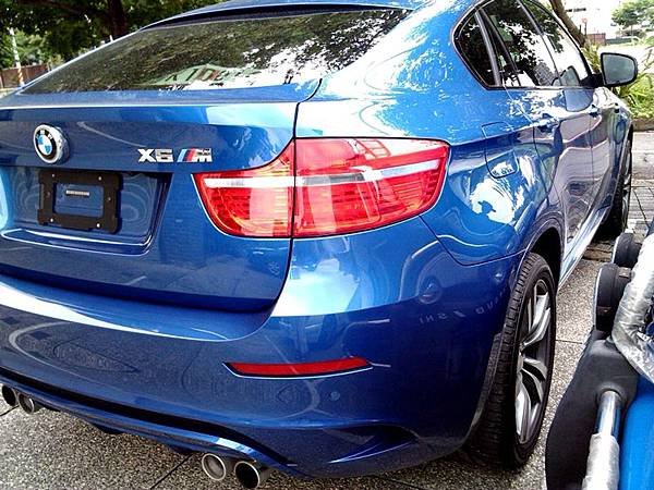 2012_BMW_X6M_2