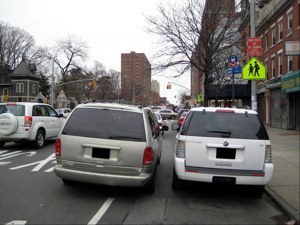 Double_parked_car2