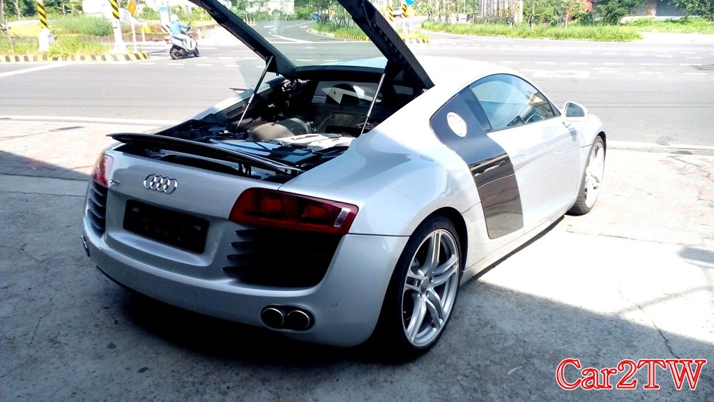 Audi_R8_4.2_11