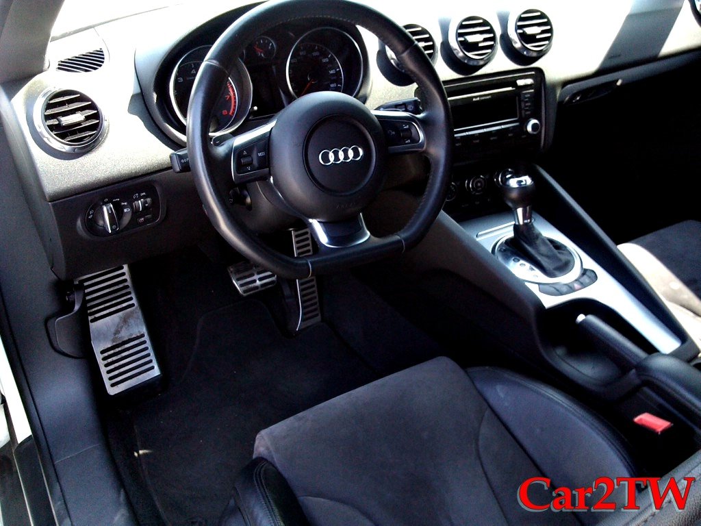 2011_Audi_TT_2