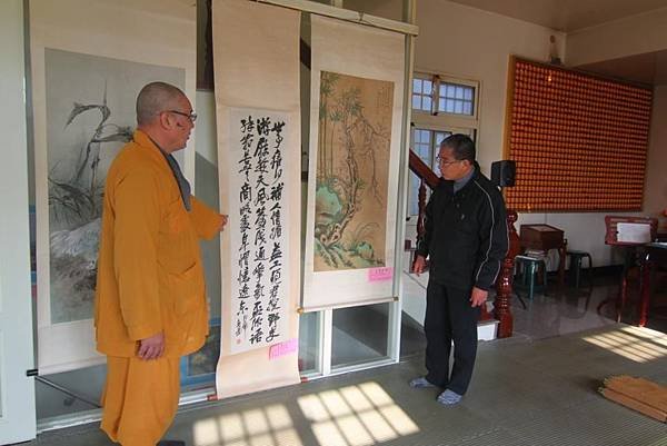 林總幹事參觀字畫
