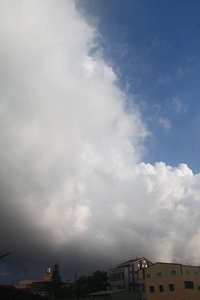 講堂上空的雲彩之一