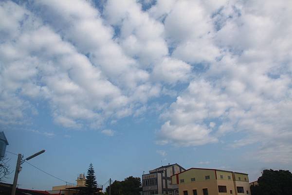 虎尾安溪慧日講堂上空的雲彩