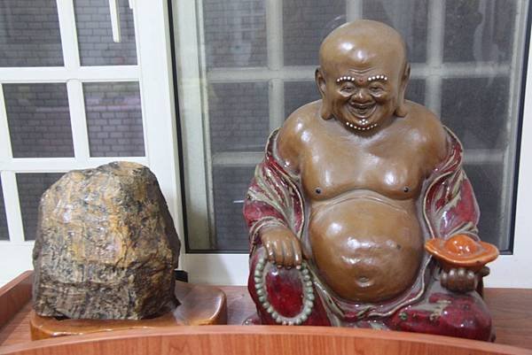 彌勒佛、琥珀原礦