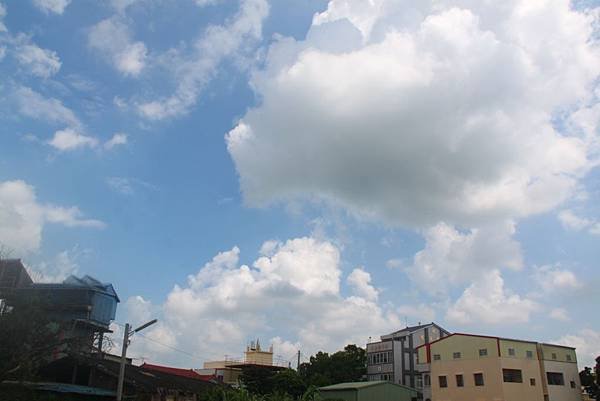 講堂上空的雲彩之四