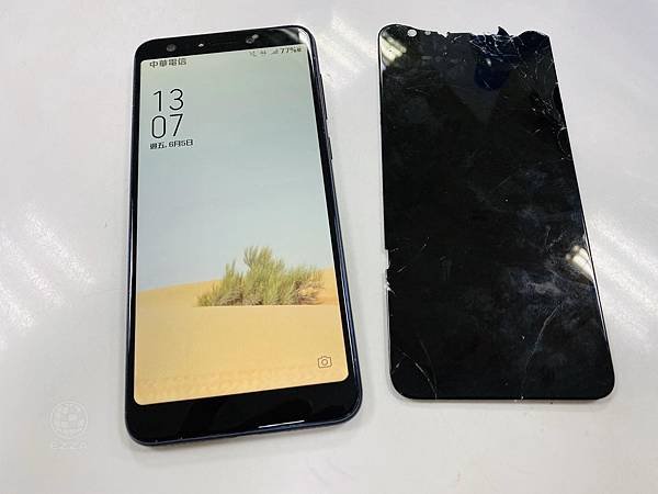 ASUS ZenFone 5Q面板破裂.jpg