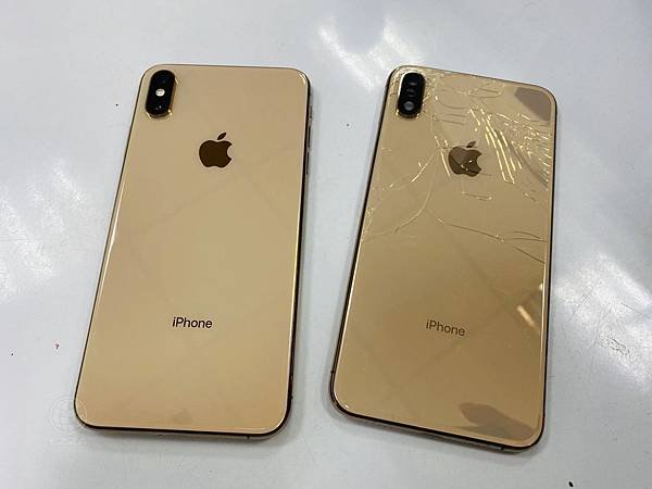 IPHONE XS MAX更換背蓋 (1).jpg