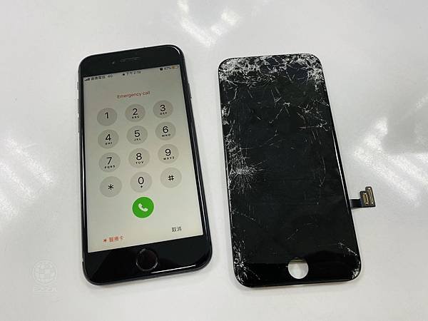 IPHONE8螢幕破裂.jpg