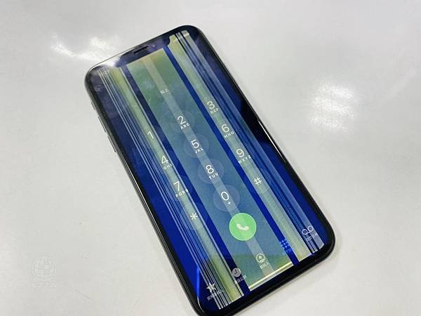 IPHONE XR面板受潮.jpg