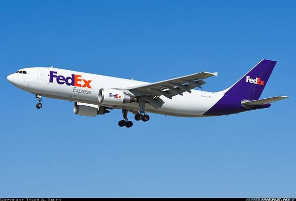 Airbus A300F4-605R_FedEx 20160809 Tyler A. Smith