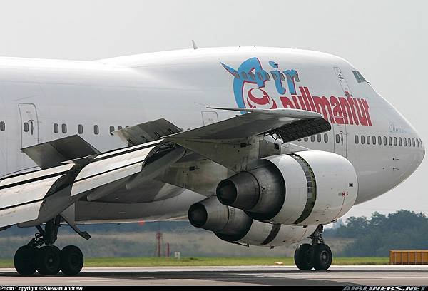 Boeing 747-228BM_Air Pullmantur  20050818  Stewart Andrew