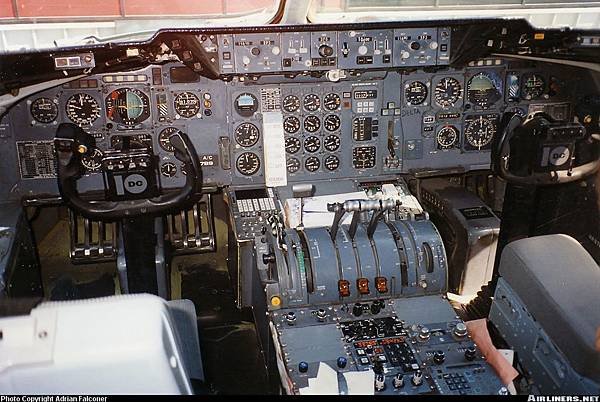 McDonnell Douglas DC-10-10_Delta Air Lines  19880825  Adrian Falconer