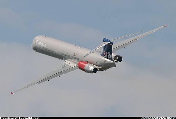 McDonnell Douglas MD-81 (DC-9-81)_Scandinavian Airlines - SAS    20050704   Johan K