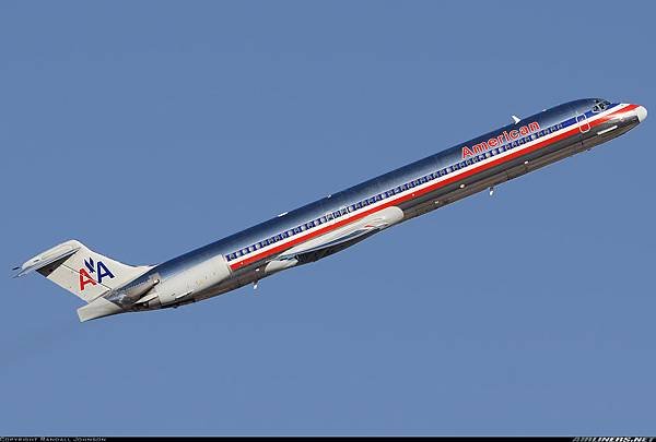 McDonnell Douglas MD-82 (DC-9-82)_American Airlines   200904   Randall Johnson