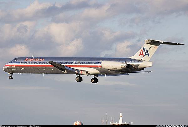 McDonnell Douglas MD-82 (DC-9-82)_American Airlines   20171102   Joshua McGoun