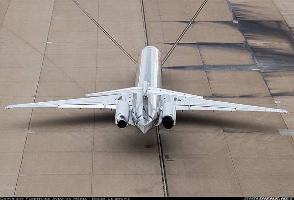 McDonnell Douglas MD-83 (DC-9-83)_American Airlines   20160819   Flightline Aviation Media - Bruce Leibowitz
