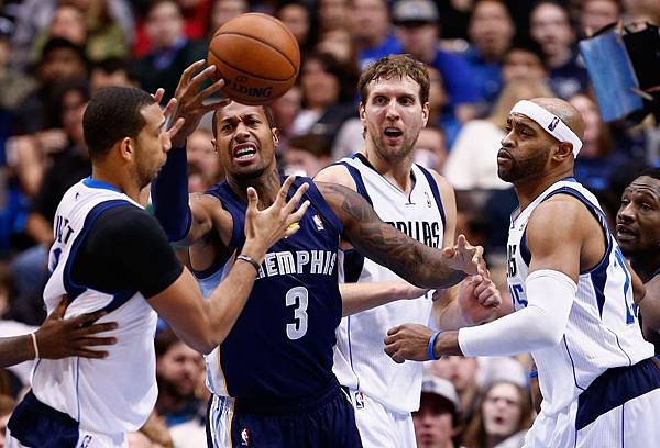 memphis-grizzlies-v-dallas-mavericks-20131219-045339-056