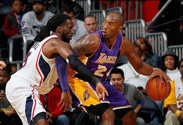 los-angeles-lakers-v-atlanta-20131217-030117-628