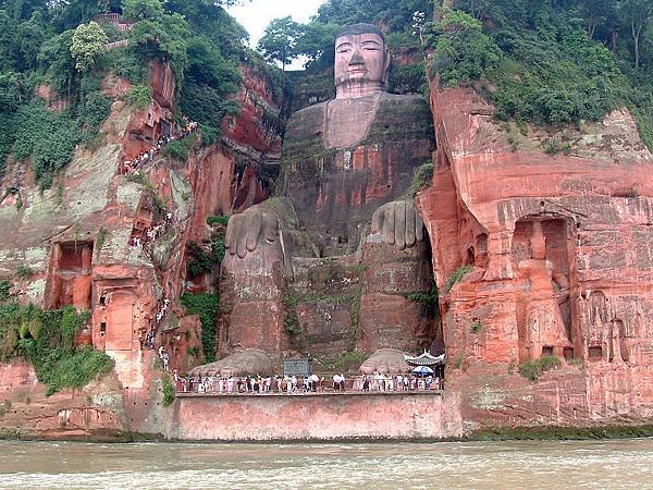 樂山大佛，世界上最大的石造佛像。大唐開元元年（713年）興建，貞元十九年（803年）建成，是一尊彌勒佛倚坐像