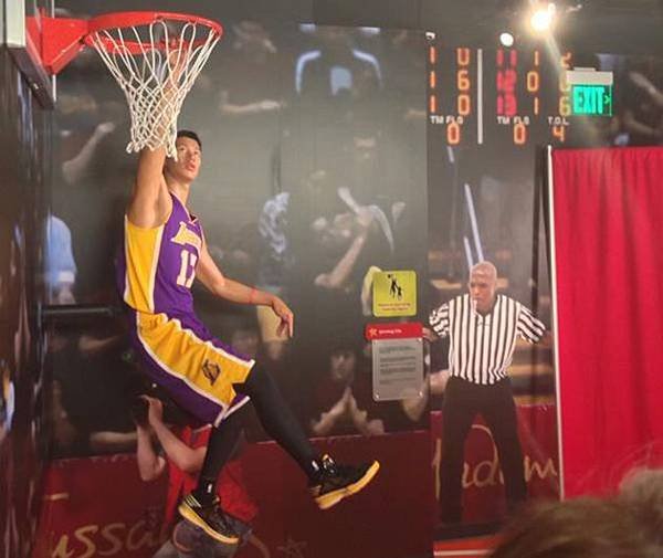 8818ecf0-2968-11e4-9765-55eaefd6f044_Jeremy-Lin-s-new-wax-figure-at-Madame-Tussauds-Photo-via-dailynewsjohn-.jpg