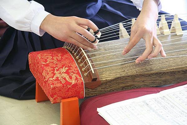 278-Koto_Player