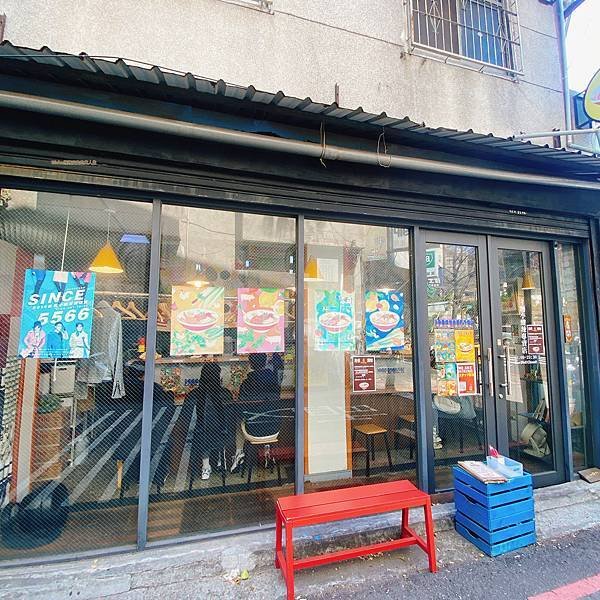 【台中西區】彳麵小酸辣專賣｜(近向上市場、勤美誠品綠園道)