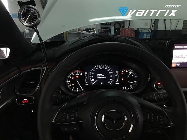 VAITRIX麥翠斯研發audi奧迪、bmw、porsche保時捷、benz賓士、honda、toyota、mitsubishi三菱、mazda馬自達、nissan、subaru速霸陸、vw、volvo、luxgen納智捷、ford福特、chevrolet雪弗蘭、hyundai現代汽車，汽油、柴油車等專用電子油門控制加速器。搭配晶片動力升級改裝外掛電腦，可由app切換stage1、stage2、stage3一階二階三階ECU程式，不影響原廠引擎保固。支援自然進氣NA引擎馬力提升。搭配追加儀錶，安裝渦輪增壓賽車錶，增加馬力同時監控愛車裝置狀況。另有ECU調整專用水噴射可程式電腦，改裝不傷車。