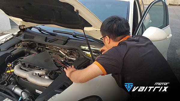 Cayenne 3.0 V6   Cayenne 4.2 V8 直插錶 賽車錶 渦輪錶 PLUG &amp; PLAY BOOST GAUGE即插即用 冷艷金屬 髮絲紋面版 壓力感知器 紅外線 鍍膜玻璃  CNC外框 三核心LED 水溫錶 油溫錶 油壓錶 電壓錶 進氣溫錶 排溫錶 三環錶 