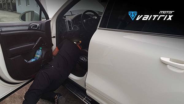 Cayenne 3.0 V6   Cayenne 4.2 V8 直插錶 賽車錶 渦輪錶 PLUG &amp; PLAY BOOST GAUGE即插即用 冷艷金屬 髮絲紋面版 壓力感知器 紅外線 鍍膜玻璃  CNC外框 三核心LED 水溫錶 油溫錶 油壓錶 電壓錶 進氣溫錶 排溫錶 三環錶 
