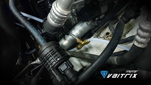 BENZ C43 AMG 外掛晶片 外掛電腦 即插即用 水噴電腦 不影響原廠保固 水噴控制 3D曲線 可編程 特調 甲醇噴射 汽車改裝電腦 VAITRIX 麥翠斯 外掛電腦缺點  水噴電腦 動力提升 馬力提升 改裝電腦 渦輪套件 內寫晶片 ecu調整